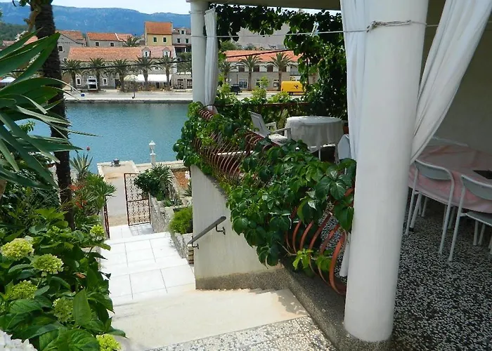 And Darinka Apartment Vrboska