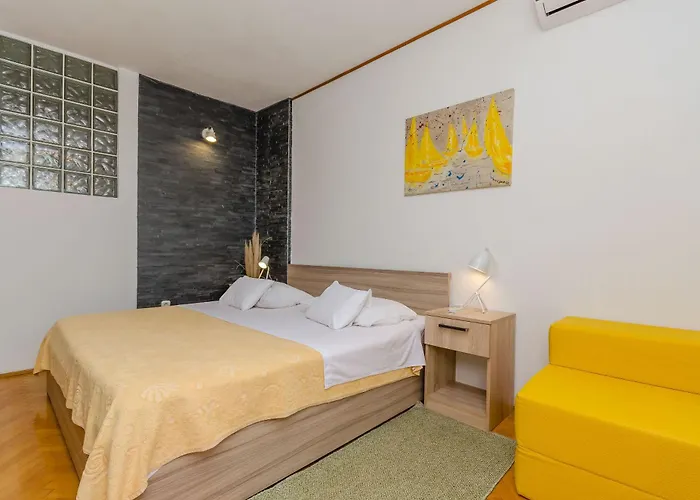And Darinka Apartment Vrboska
