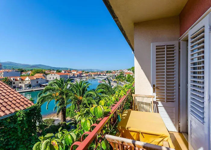 And Darinka Apartment Vrboska